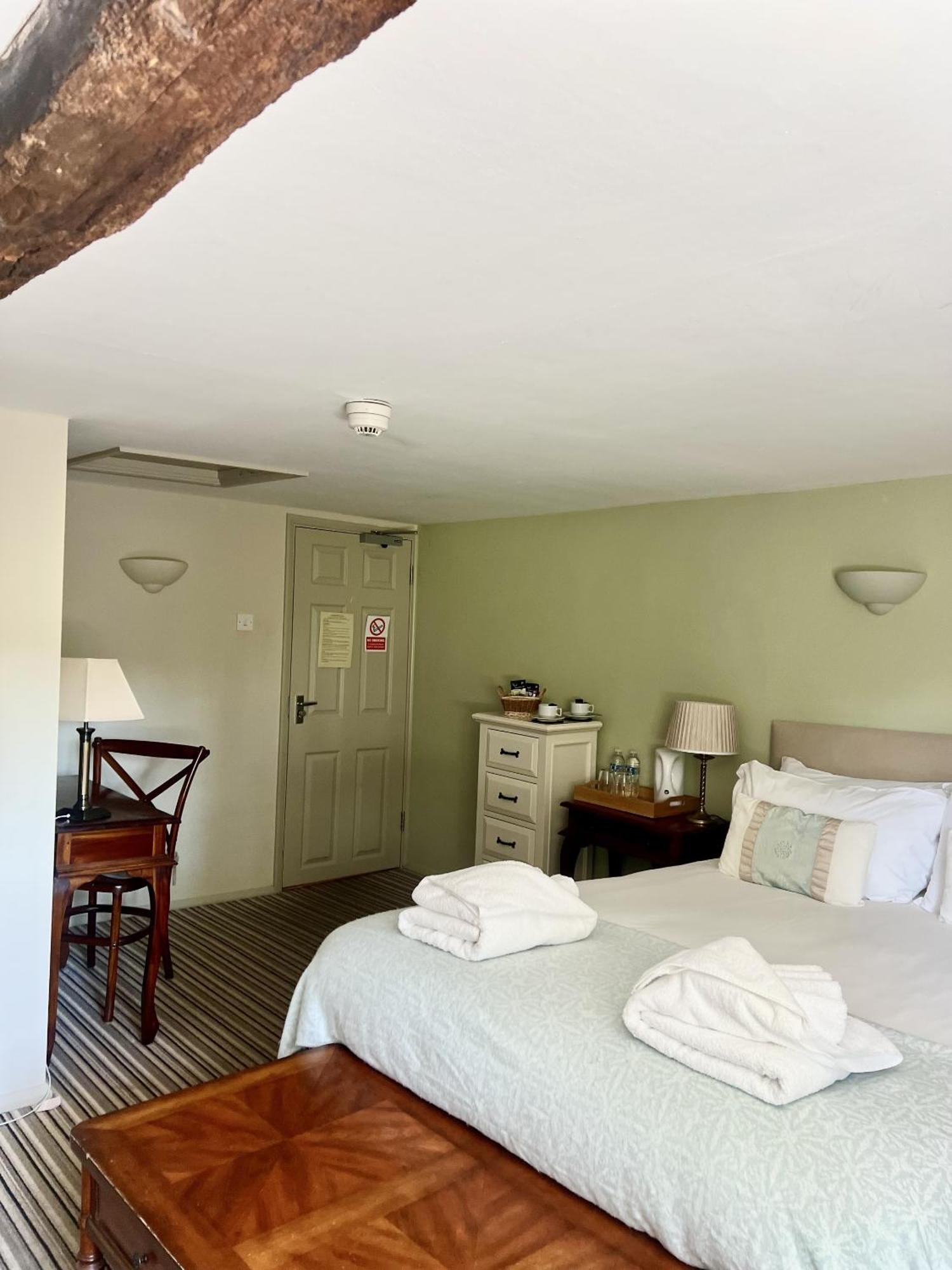 The Parson Woodforde Hotel Weston Longville Værelse billede